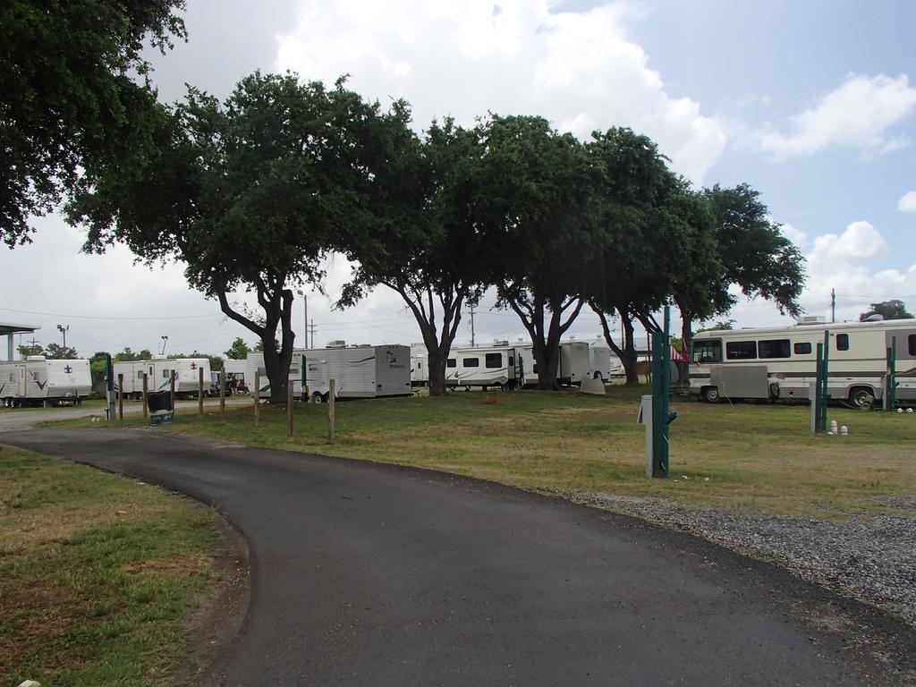 Mardi Gras Rv Park - Lots Only New Orleans Room photo